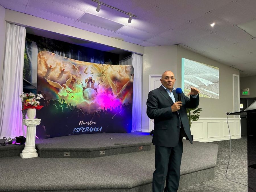 North American Division Evangelism Institute Associate Director Eli Rojas led out the "Forecasting Hope" campaign at the Indianapolis Second Hispanic Church.